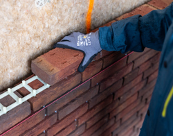 Het leggen van de 'eerste steen' bij nieuwbouwproject Seringenstraat.
